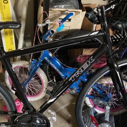Trek https://offerup.co/faYXKzQFnY?$deeplink_path=/redirect/ Hybrid Bike 
