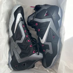 Nike LeBron XI Miami Nights Size 9.5