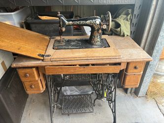 Vintage Early 1900s Singer Treadle Sewing Machine