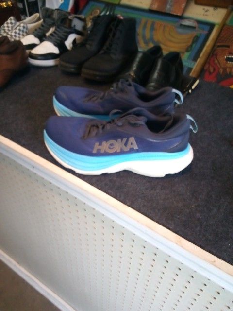 HOKA BONDI 8 SIZE 11 E