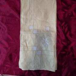 Vintage linen Tablecloth With Four Napkins