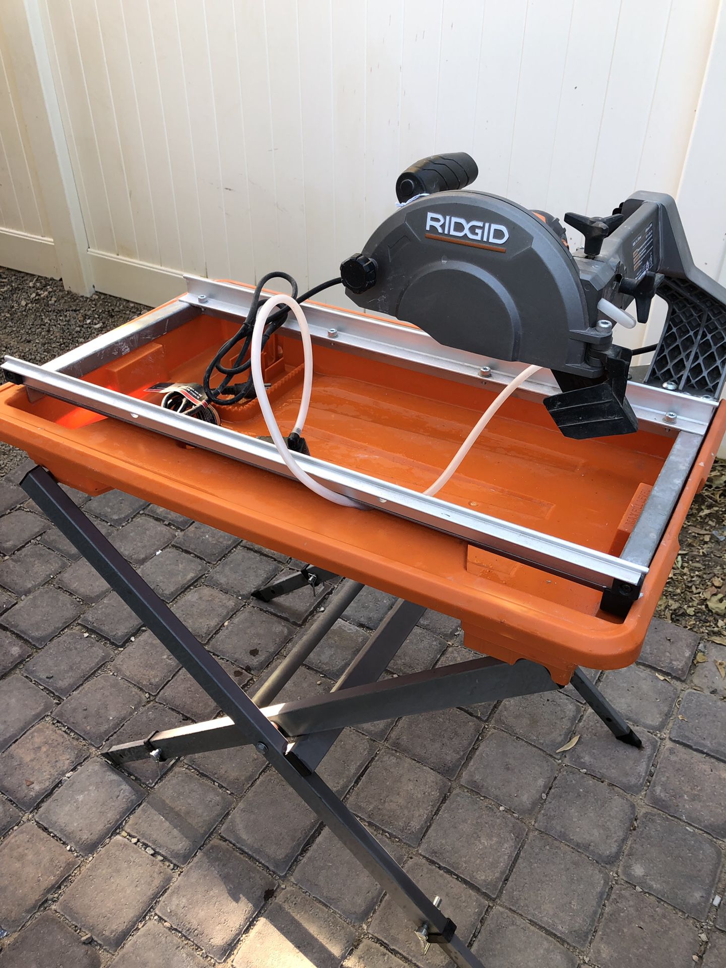 NEW RIDGID 7 in tile cutter table saw Please full read