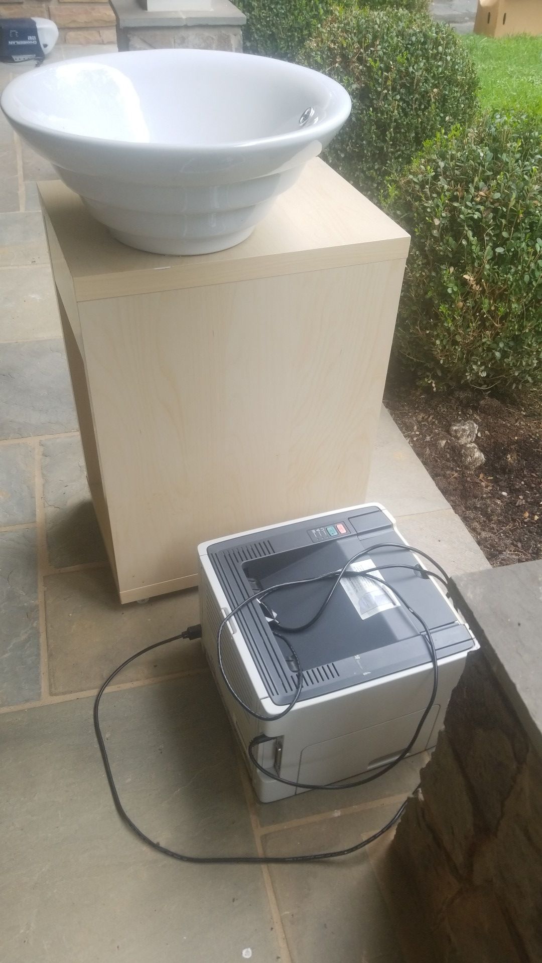 Hp printer (working but needs ink) and stand