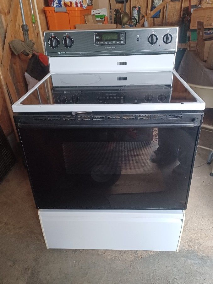 Maytag electric oven ( I can deliver )