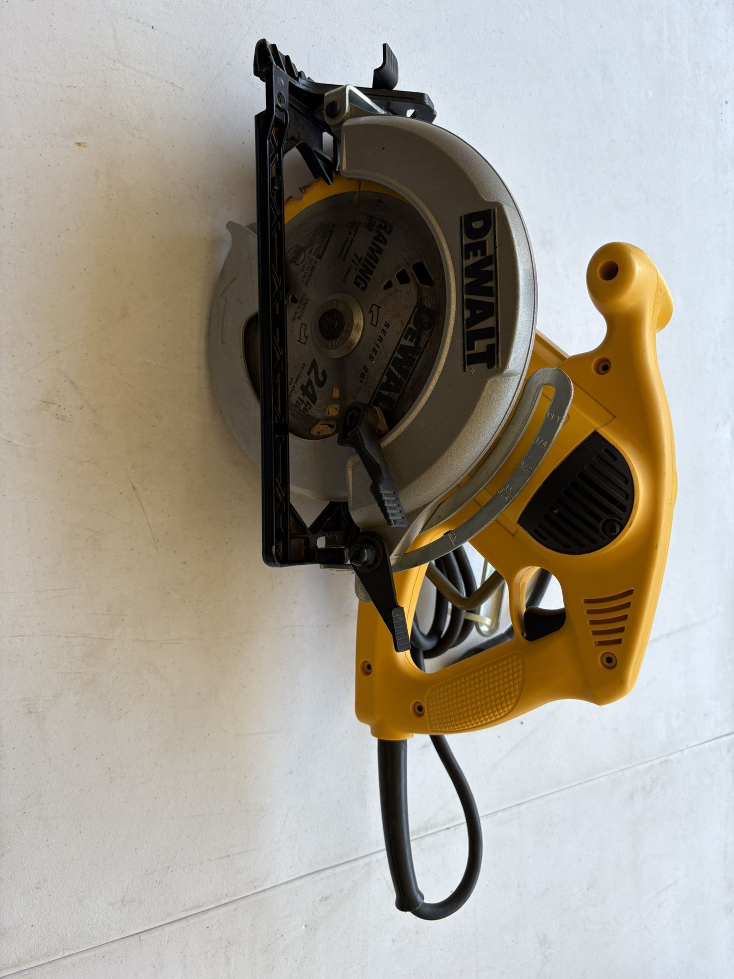 Dewalt 7 1/4 Framing Saw