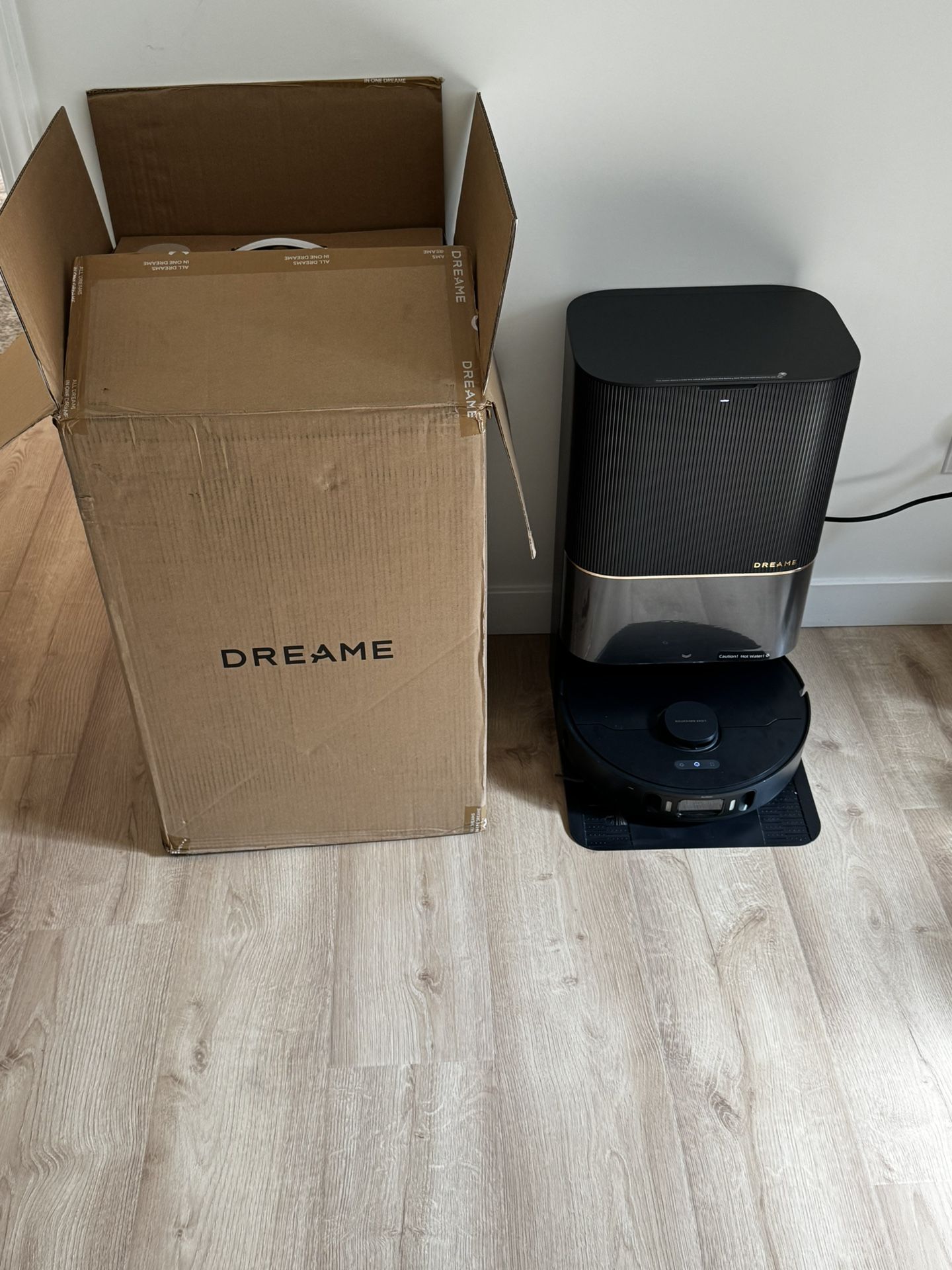 Dreame x30 Ultra Robot Mop And Vacuum - Almost New! 