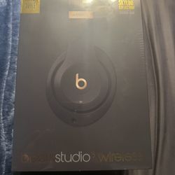 NEW SEALED Beats Studio3 Wireless Noise Cancelling Headphones with Apple W1 Headphone Chip - Shadow Gray