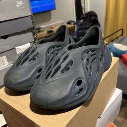 Yeezy Foam runner Size 11