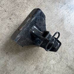 Curt Class 1 Trailer Hitch Receiver – 1-1/4” – Fits Infiniti G37 / Q60 – #11068