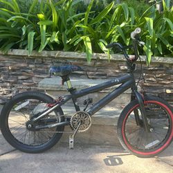 18" Kent Abyss Boy's Freestyle BMX Bike