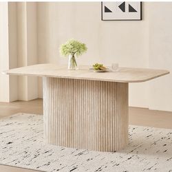 Modern Dining Table – Great Condition – Seats 4–6