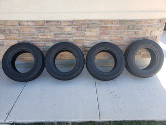 Set of (4) P265/65R17 Hankook Dynapro tires Used for just under a year