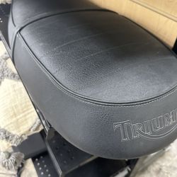 Triumph Bonneville Black Seat 