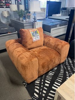 Lovely chair! Easy Financing! 😍🏡❤️