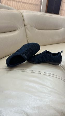 Skechers Tennis Shoes