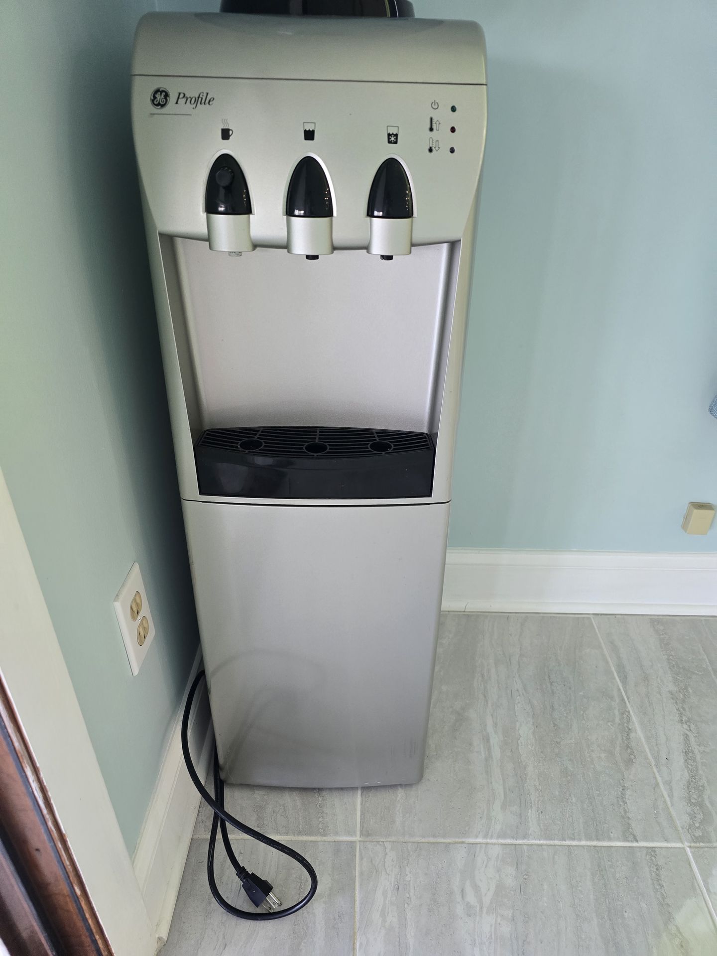 Hot and Cold water dispenser