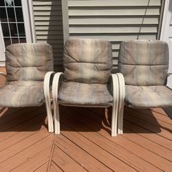 LIKE NEW: OUTDOOR PATIO SET WITH CUSHIONS