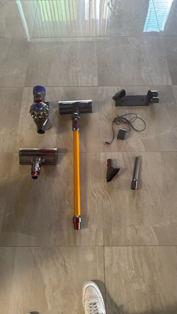 Dyson V8