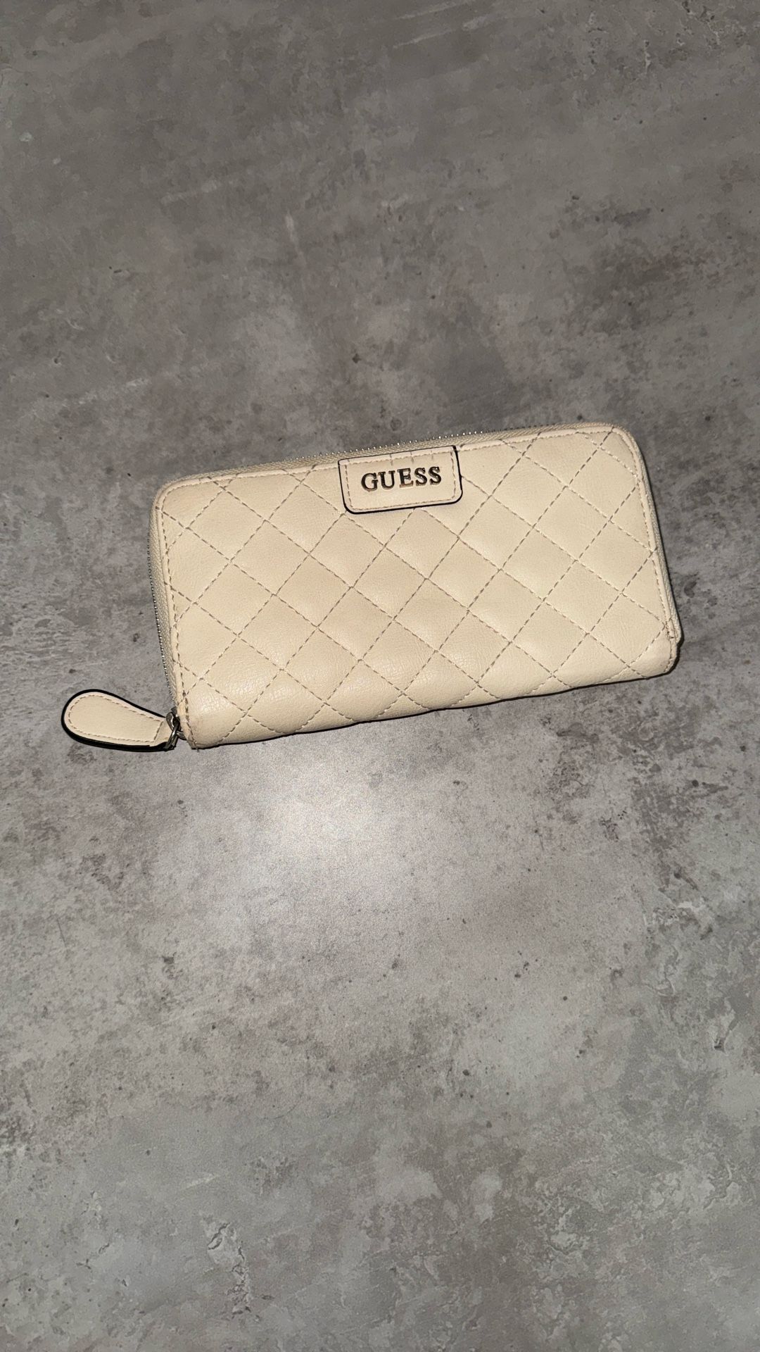 White Women’s Guess Wallet – Stylish and Compact