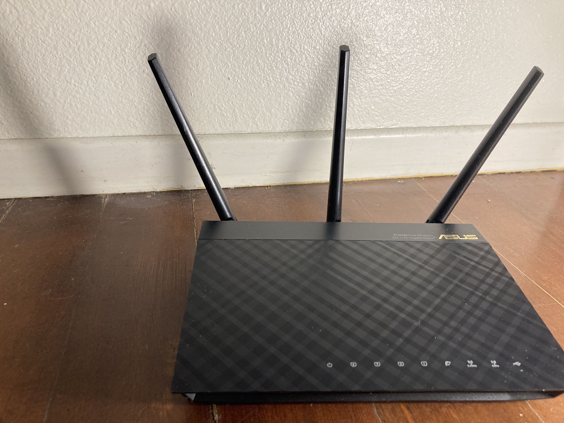 ASUS Dual-Band 3x3 Wi-Fi 4-Port Gigabit Wireless Router (AC66U)