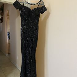 Vestidos Small. $100 Cadaver Uno