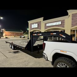 Gooseneck Trailer 2009 24ft