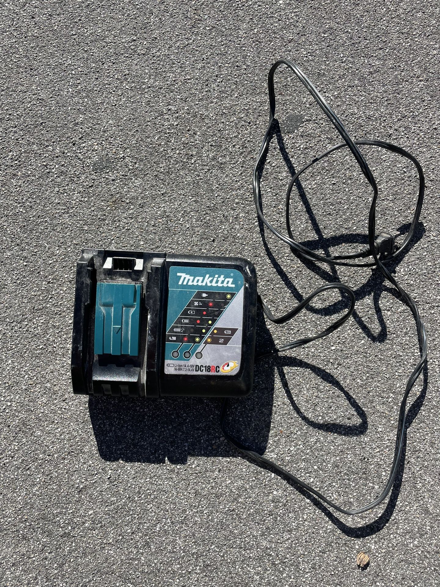 Makita Charger 