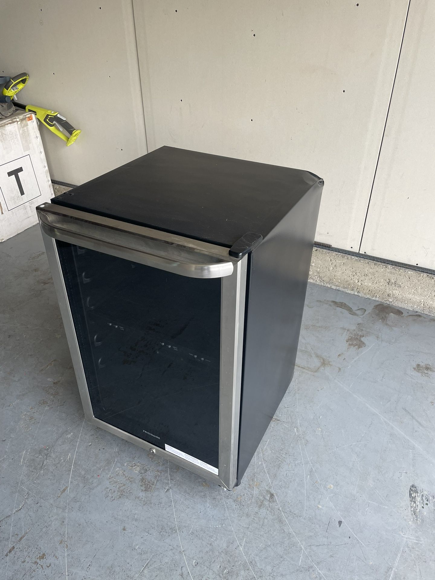 Working condition missing shelves Frigidaire 38Bottle Wine Cooler