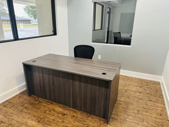 Beautiful Office Desk- Like New!