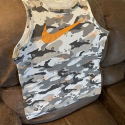 NIKE TANK TOP MEDIUM FITS LIKE LARGE