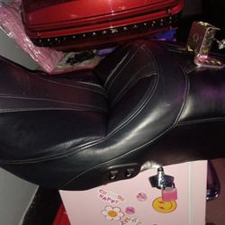 (Like New )Harley Davison 2016 CVO Road Glide  Touring 2 Up Driver And Passenger Heated  Plug And Play Seat 