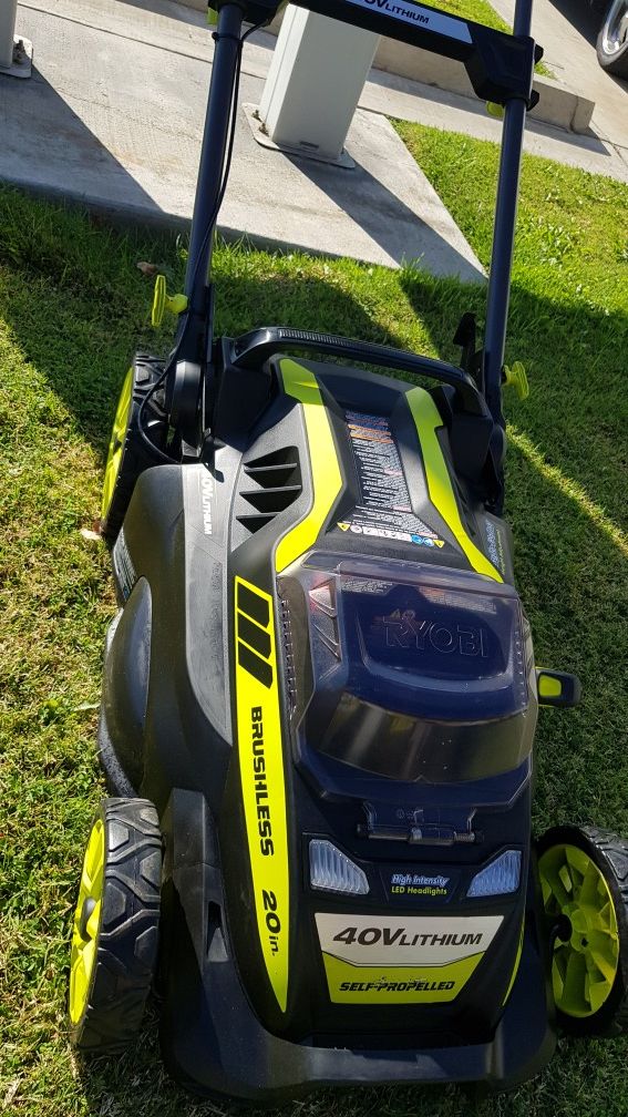 RYOBI 40V BRUSHLESS 20"IN BRUSHLESS LAWN MOWER KIT BATTERY AND CHARGER