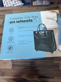 Folding tote bags on wheel