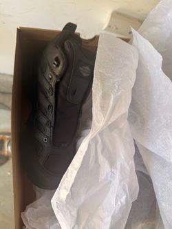 Men’s work boots size 8