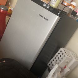 Mini fridge 