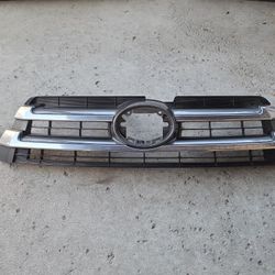 2017-2019 Toyota Highlander Front Grille OEM