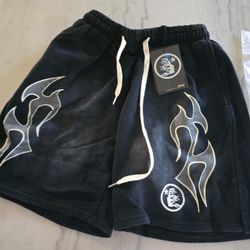 hellstar shorts size L
