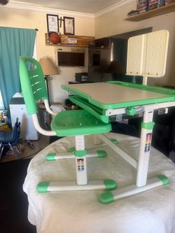 Kids Desk and Chair Set with LED Light