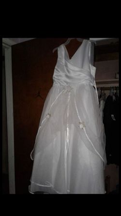 Size 14 catechism or flower girl dress no rips no stains comes with Veil