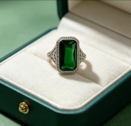 Lovely Vintage Style Emerald Green Silver Tone Ring