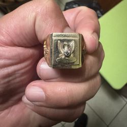 Anillo De Oro 10k.    17.5 Gramos