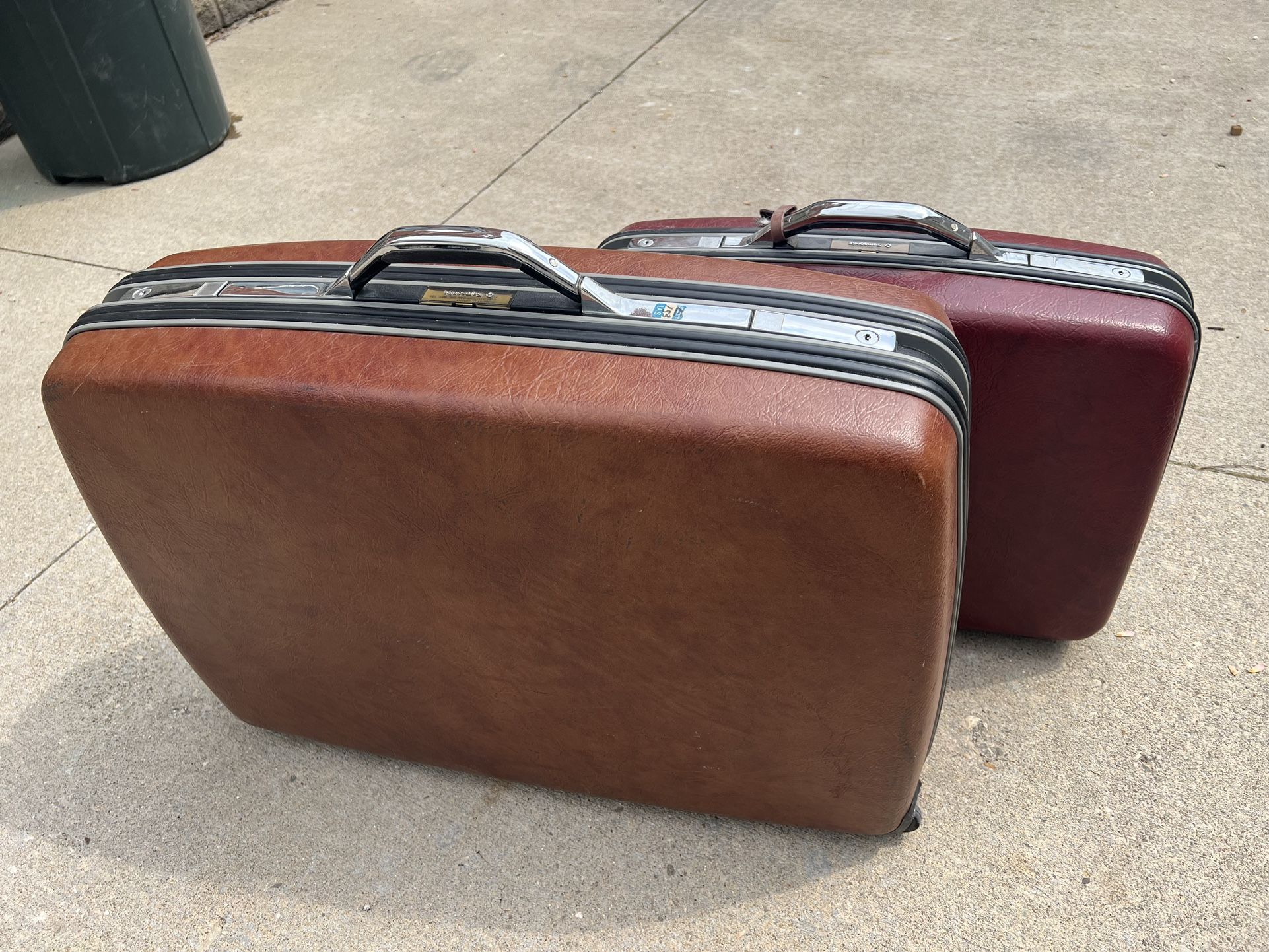 Hardshell Samsonite Suitcases