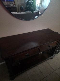 Entry way table