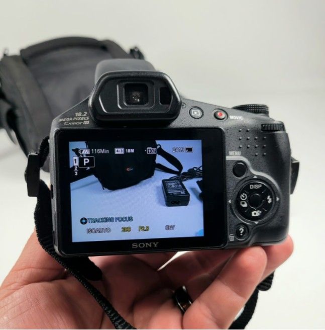 Sony Cyber shot DSC HX200V Digital Camera w/ Charger