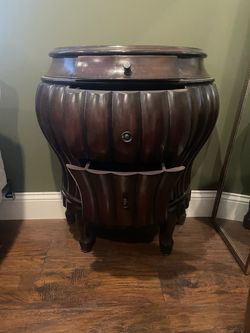 Accent table