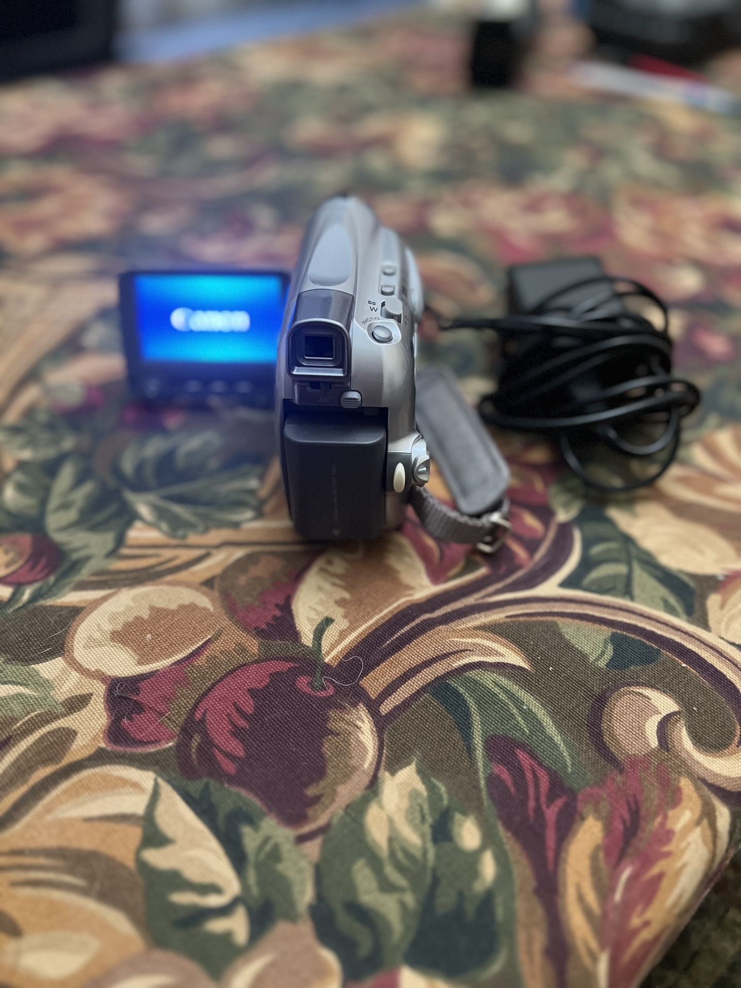 Canon ZR 600 Camcorder