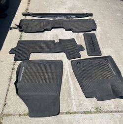 Highlander 2018 rear cargo cover and floor mats