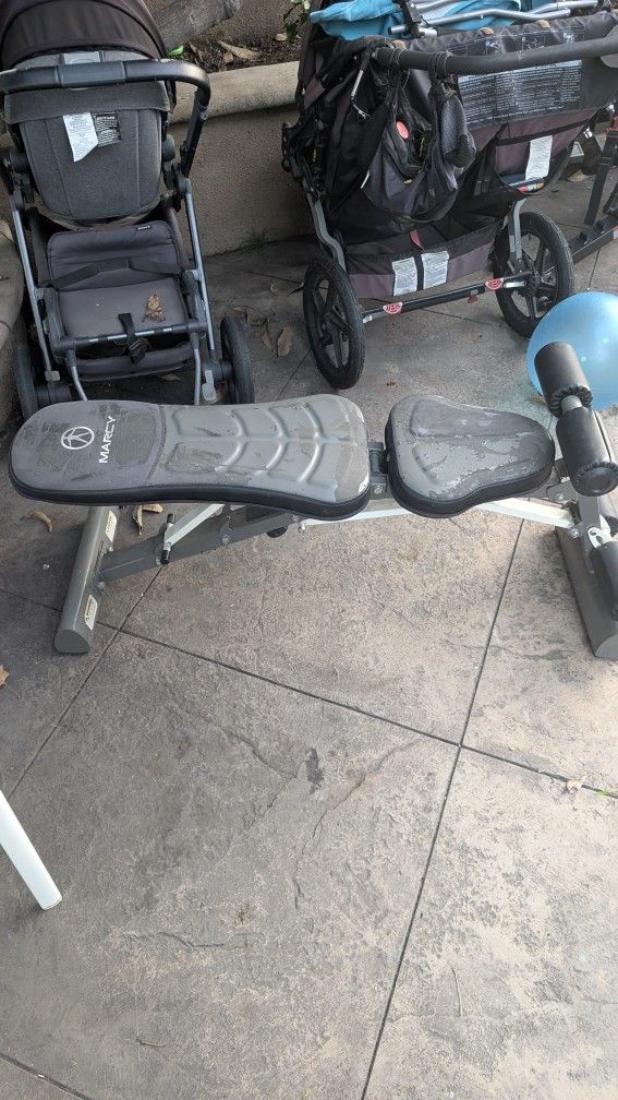 Adjustable Weight Bench 