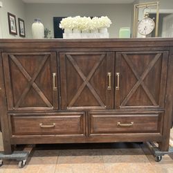Dining Room Server 