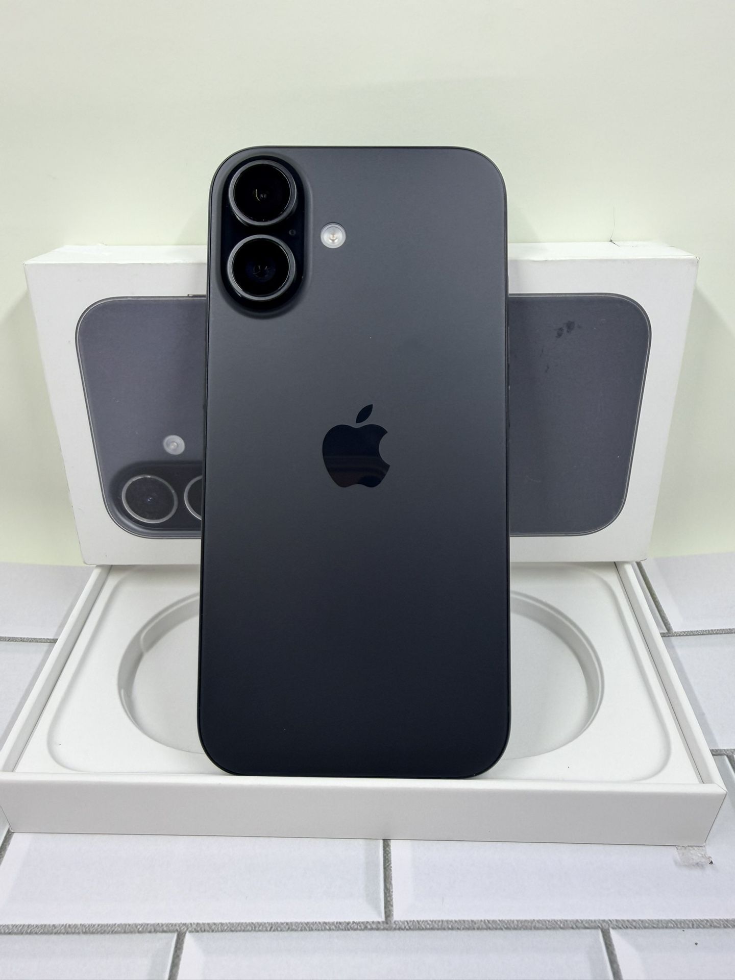 IPhone 16 128 GB!!  Pristine Open Box New!! !    (T-Mobile Or Metro) Hablo Espanol.    